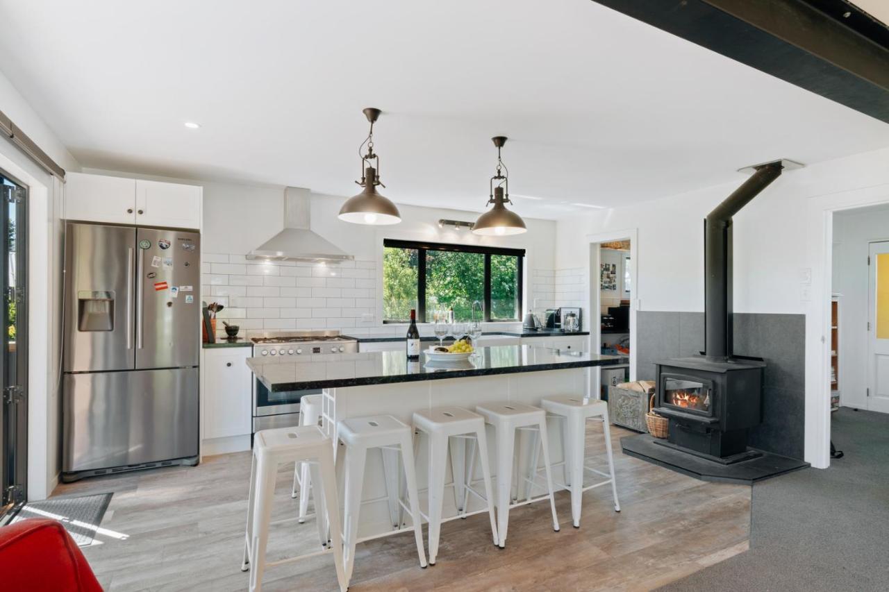 Views On Parry - Lake Hawea Holiday Home Buitenkant foto