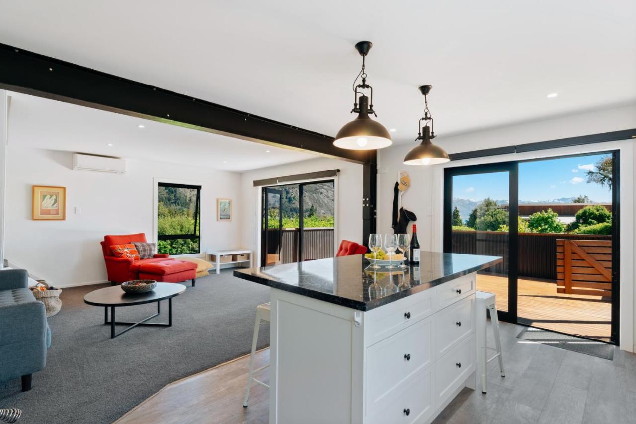 Views On Parry - Lake Hawea Holiday Home Buitenkant foto
